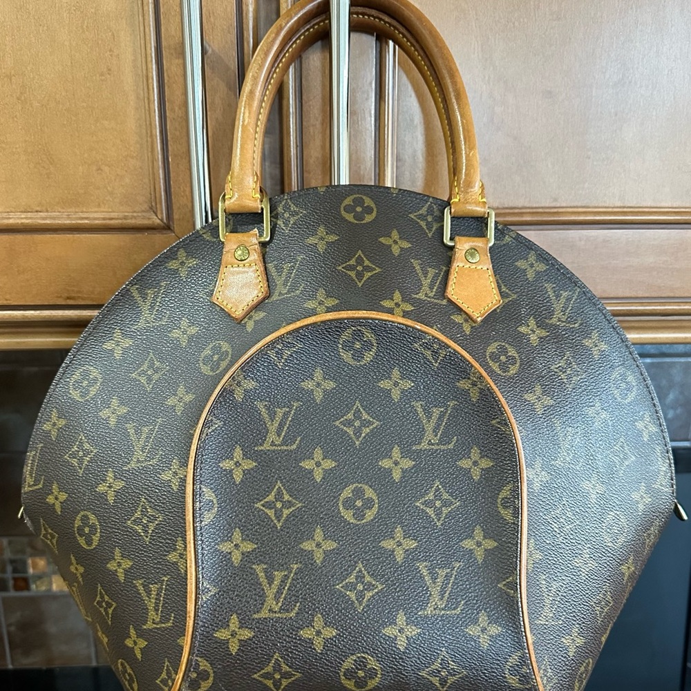 Louis Vuitton Eclipse Monogram Handbag - image 3